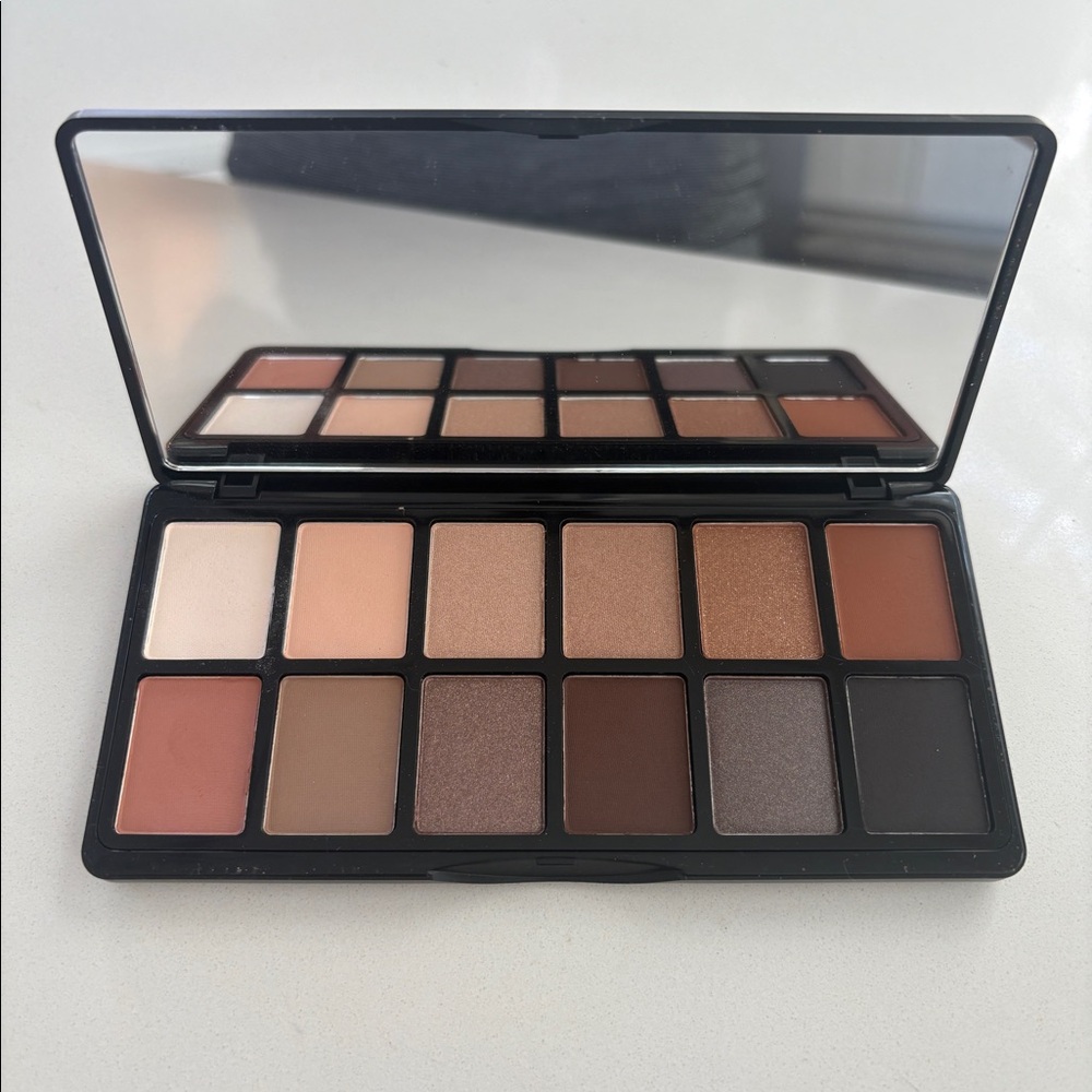 Eyeshadow palette